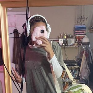 Meet your Posher, Desi